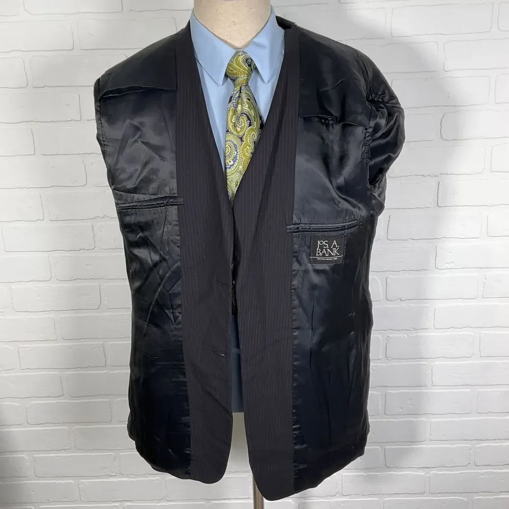 Jos A Bank Signature Suit Men 43R‎ 31W 32L Black Pinstripe Classic Career Wool
